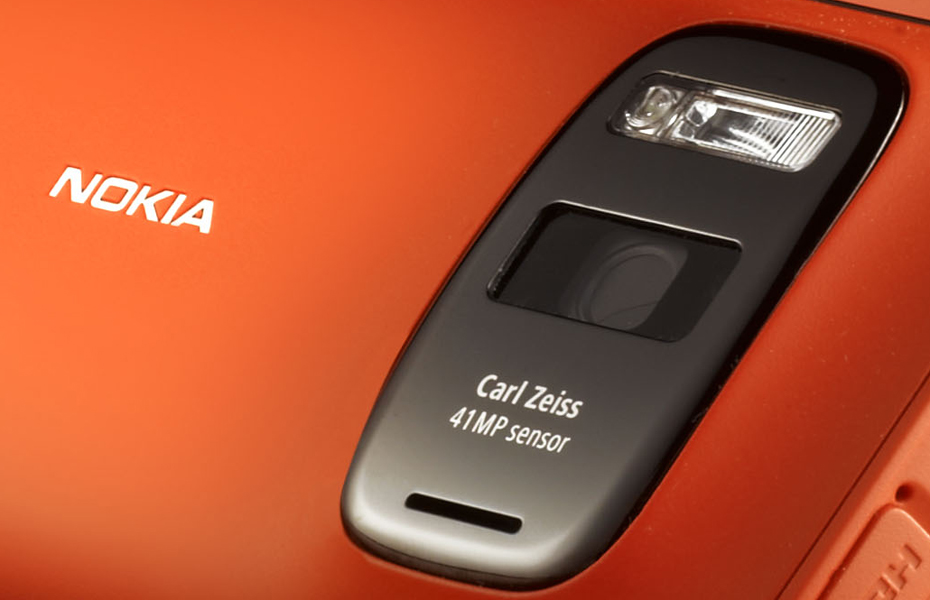 14 Haziran’da Nokia 41MP’lik telefonu “Pureview 808”i piyasaya sundu. Bu büyüklükte bir kamera çözünürlüğü ile hafızalarımızın hızla dolacağının sinyallerini almaya başladık.